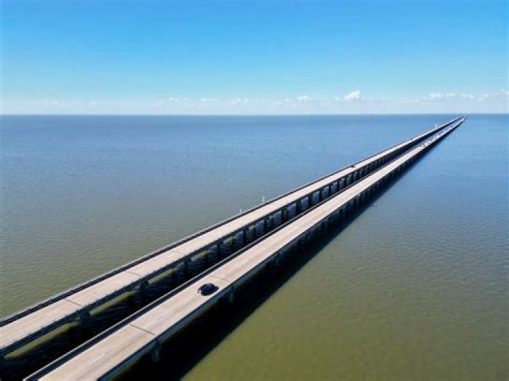 Are the pontchartrain bridges the shortest in the world?