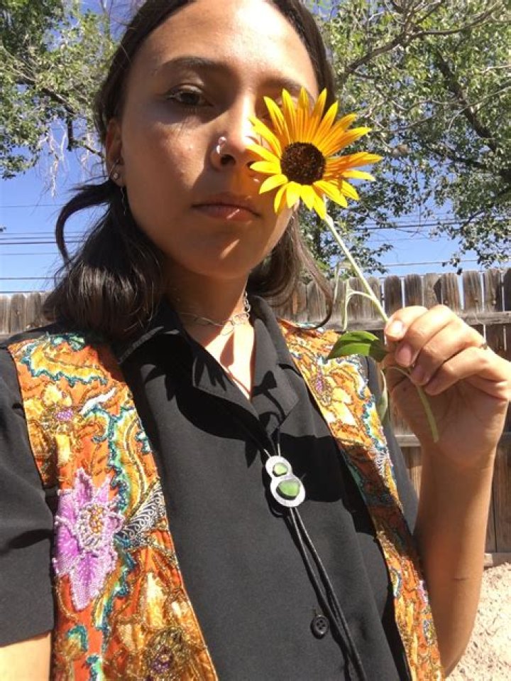 Can a woman wear a bolo tie?