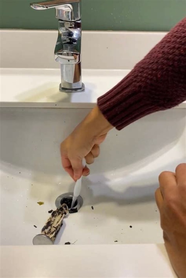 Can diethyl ether knock someone out?