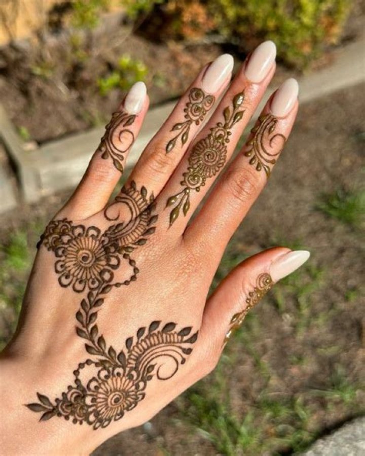 Can guys get hennas?