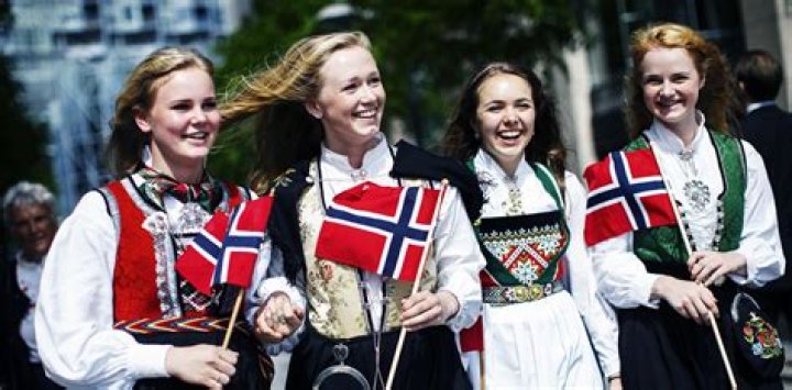 Can norwegians understand danish?