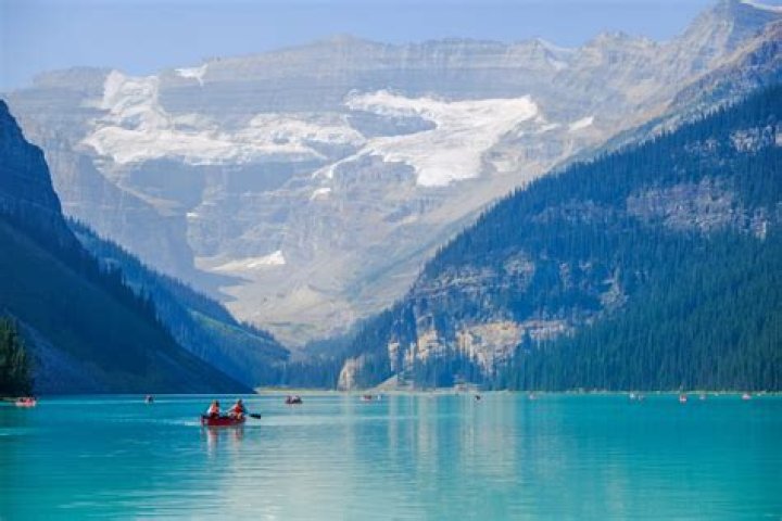 Can you drive to lake louise?