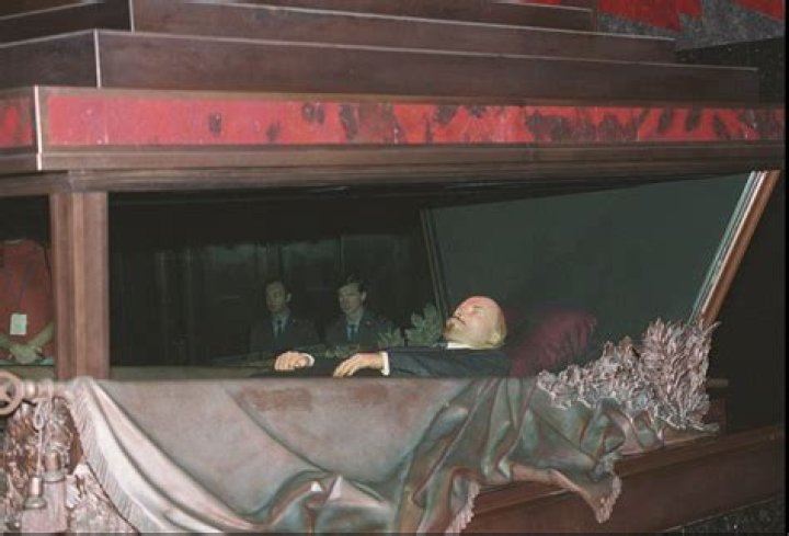 Can you visit lenin's body?
