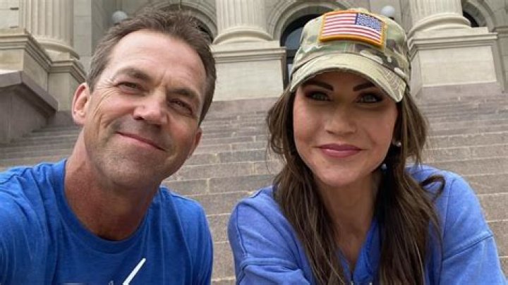 Did angelina cheat on her husband chris?