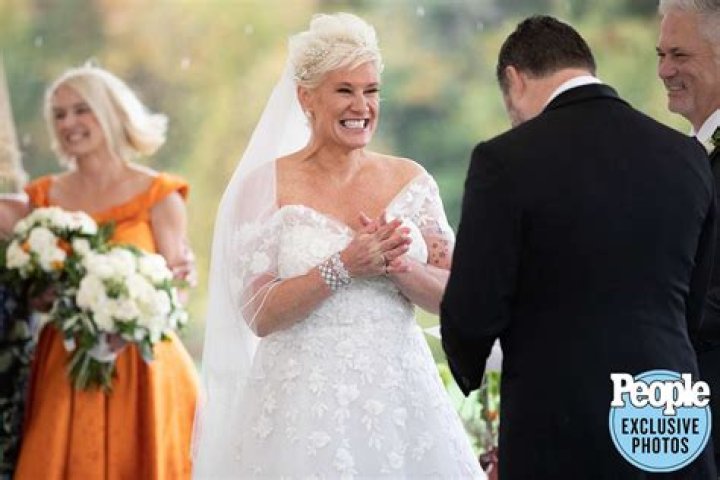 Did anne burrell get married?
