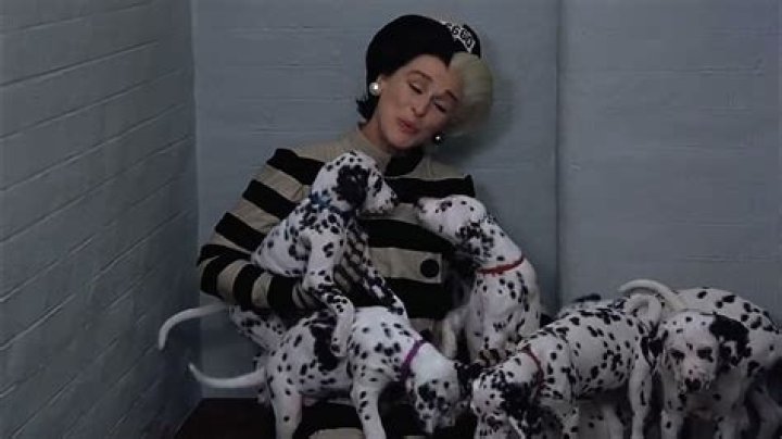 Did dalmatians kill cruella mom?