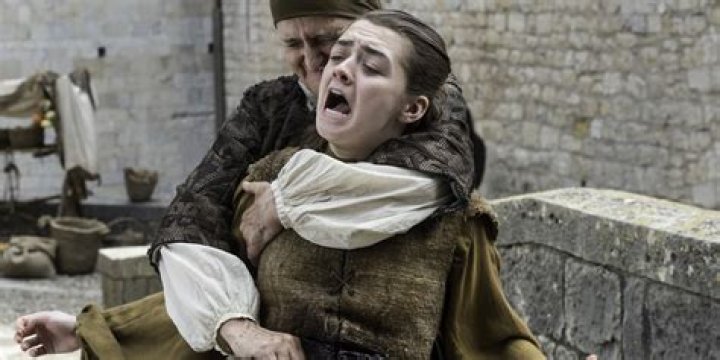 Did the waif become arya?