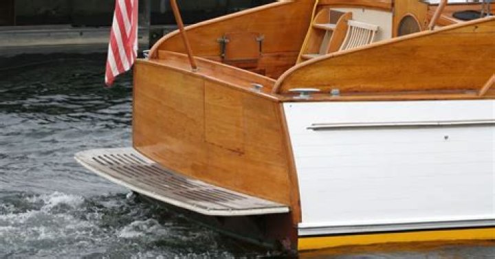 Do all boats have wood transoms?