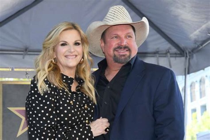 Do garth brooks daughters sing?