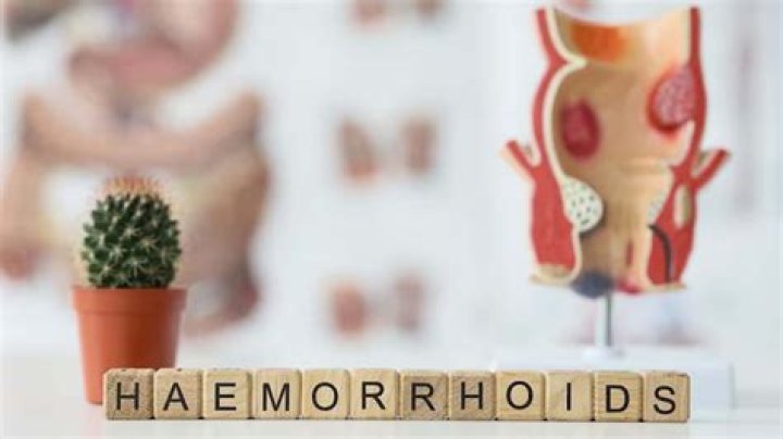 Do hemorrhoids cause stool leakage?