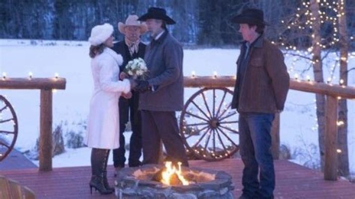 Do jack and lisa get married on heartland?