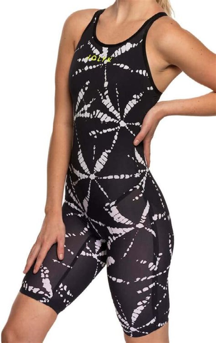 Do jolyn suits stretch?