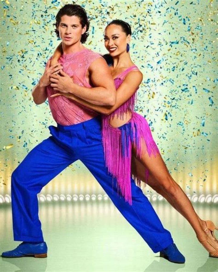 Do katya and neil still dance together?