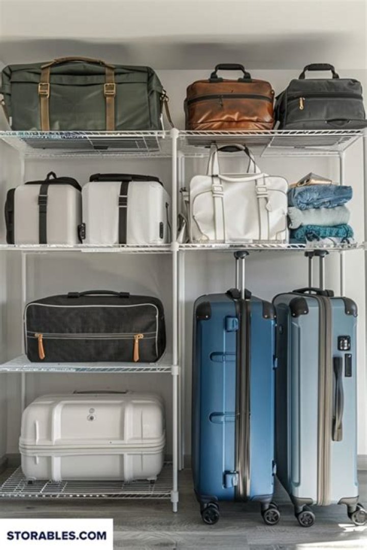 Do you tip bellman for storing luggage?