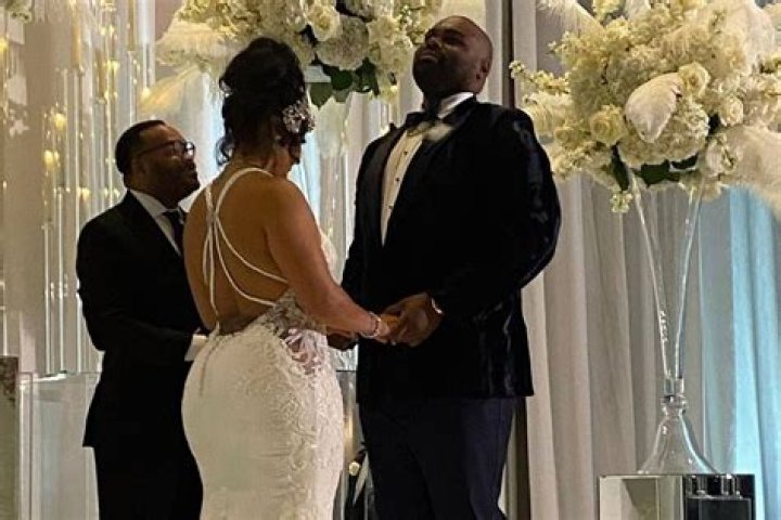 Does ally mcbeal ever get married?