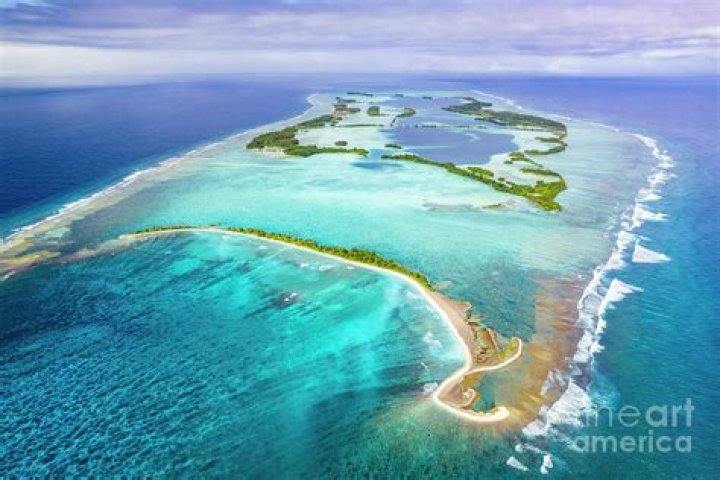 Does anyone live on palmyra atoll?