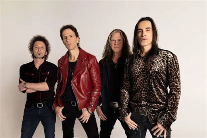 Does bebe bettencourt sing in the dry?