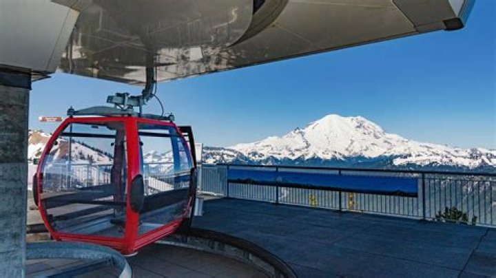 Does borough tube have a lift?