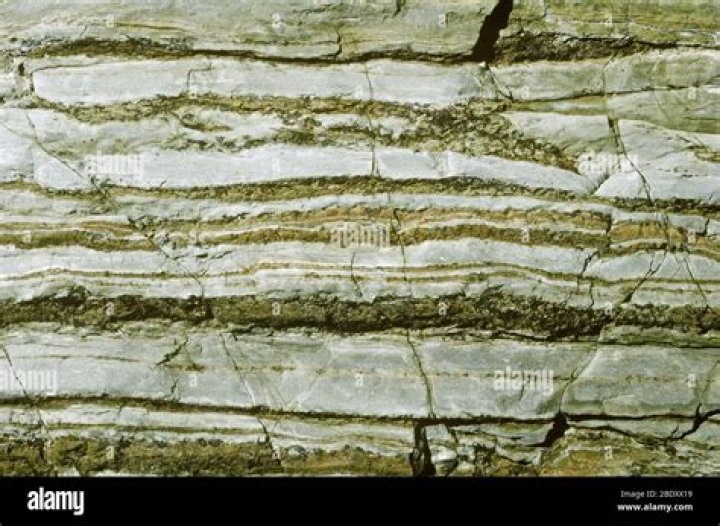 Does limestone have layers?