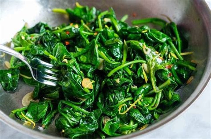 Does sauteed spinach lose nutrients?