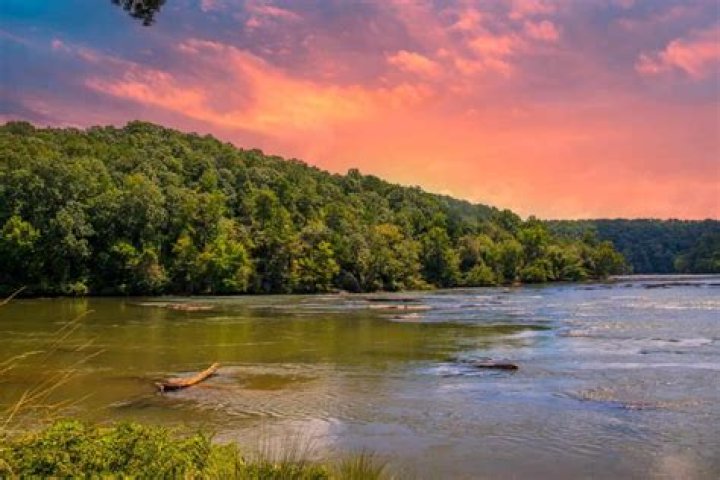 Does the chattahoochee river run through tennessee?