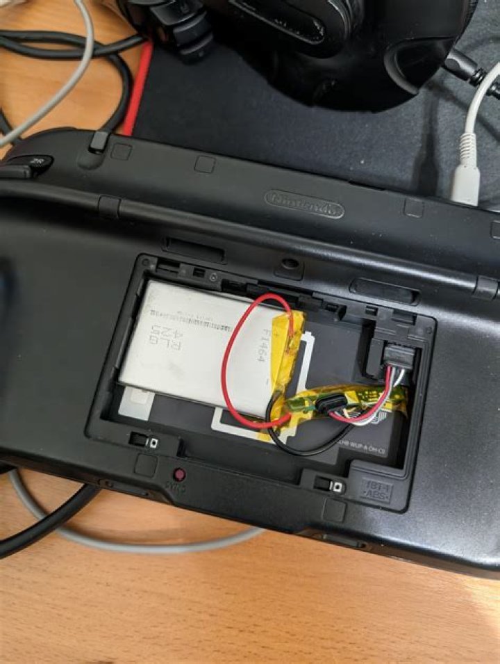 Does ups turn on without battery?