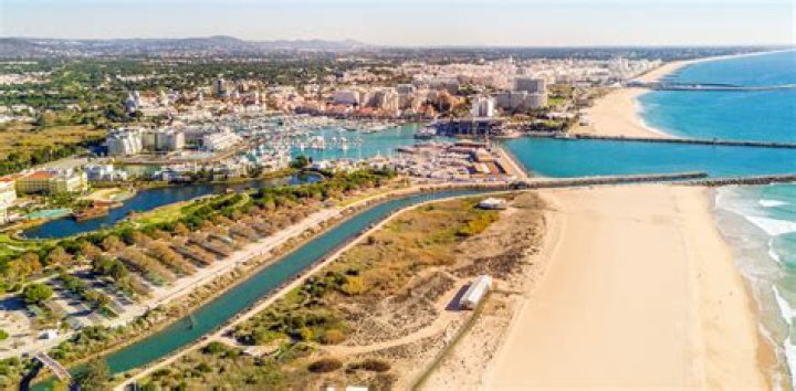 Does vilamoura have an old town?