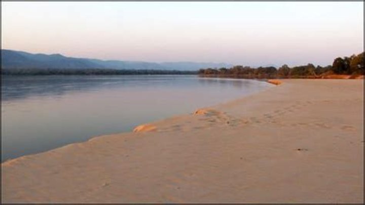 Does zimbabwe have a beach?