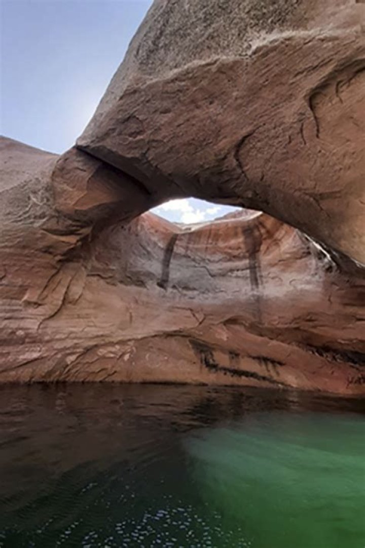Has delicate arch collapse?