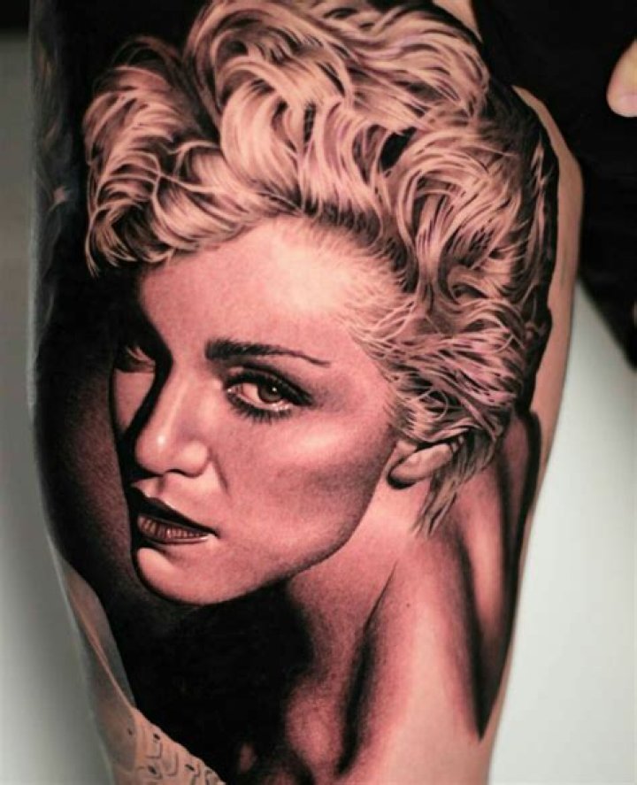 Has madonna got tattoos?