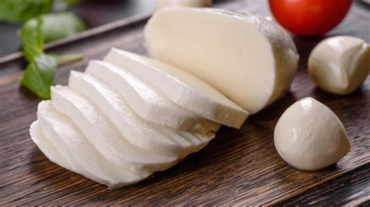 Has mozzarella got lactose?