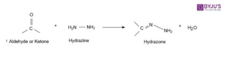 How acetaldehyde reacts with hydrazine?