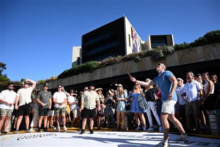 How is anzac day commemorated in australia?