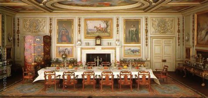 How many rooms in windsor castle?