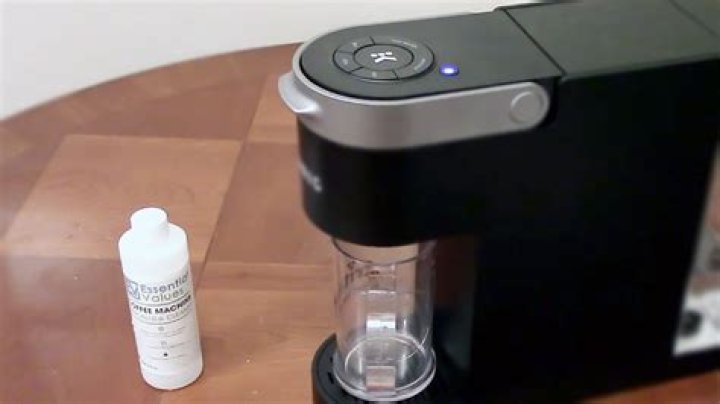 How much vinegar to run through keurig?