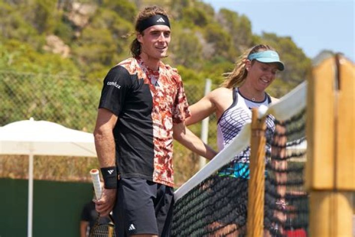 How old is tsitsipas?
