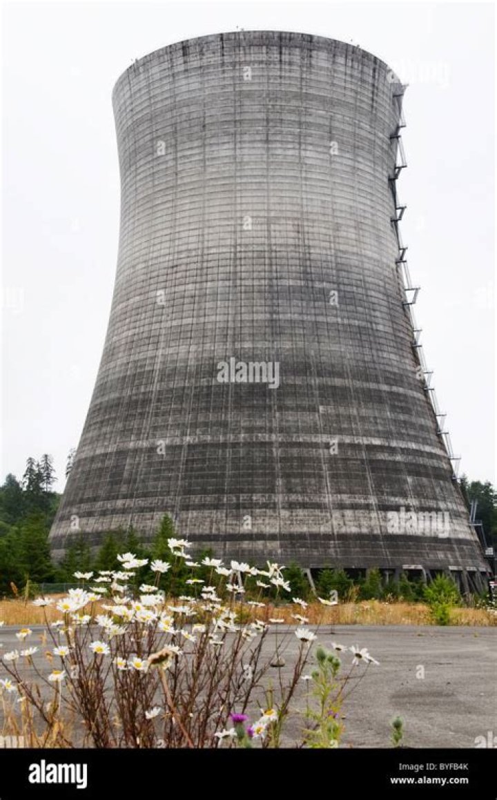 How tall are the satsop cooling towers?
