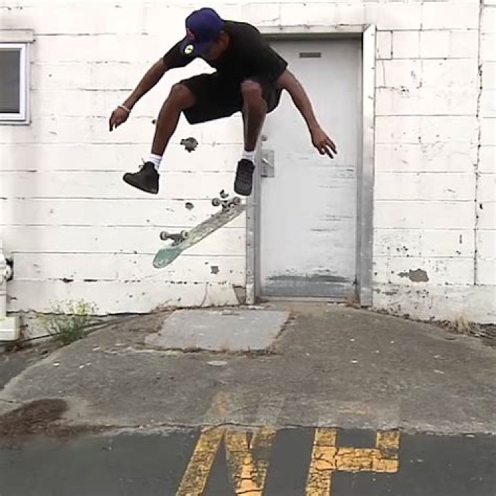 How tall is ishod wair?