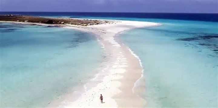 How to get to los roques?