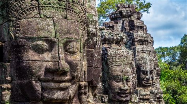 How was angkor wat destroyed?