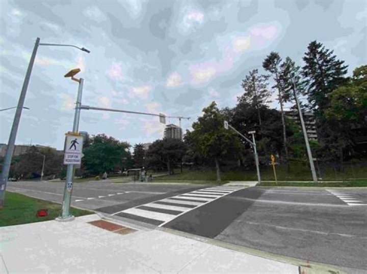 In a crosswalk pedestrian have a right of way?