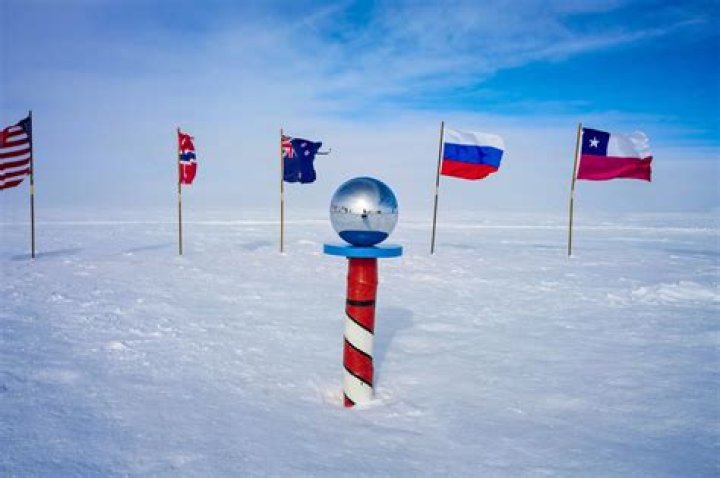 Is it the pole that spins?