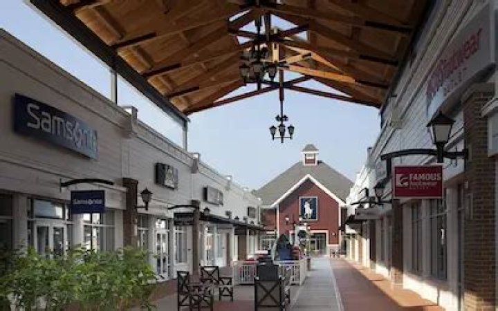 Is merrimack outlets open?