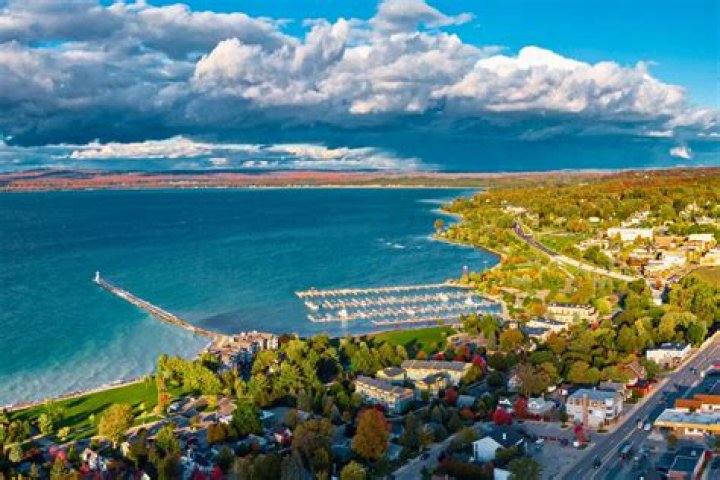 Is petoskey on lake michigan?