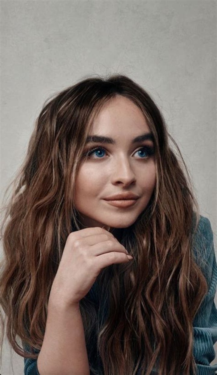 Is sabrina carpenter a brunette?