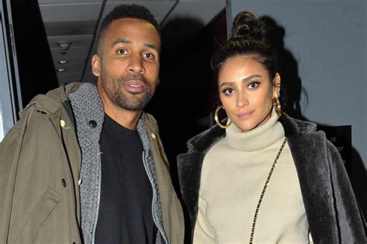 Is shay mitchell with matte babel?