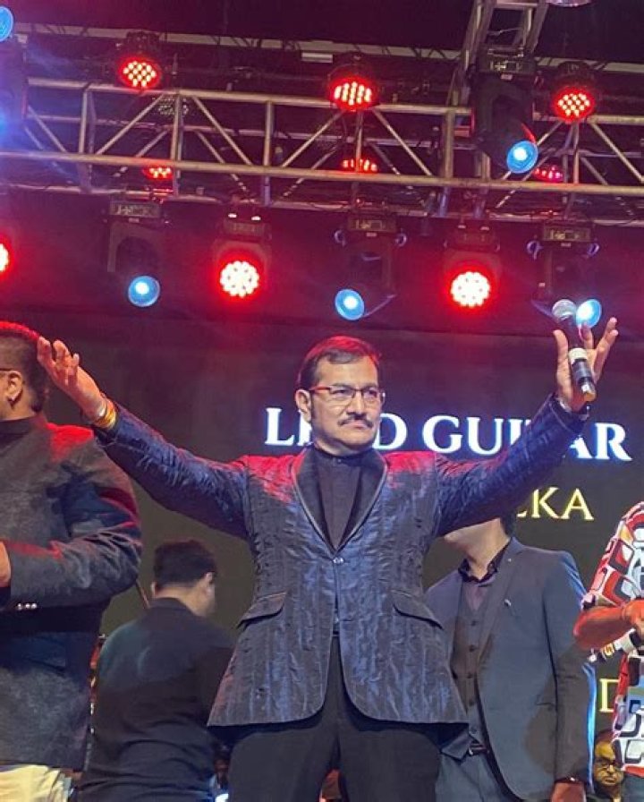 Is sudesh bhosle related to asha bhosle?