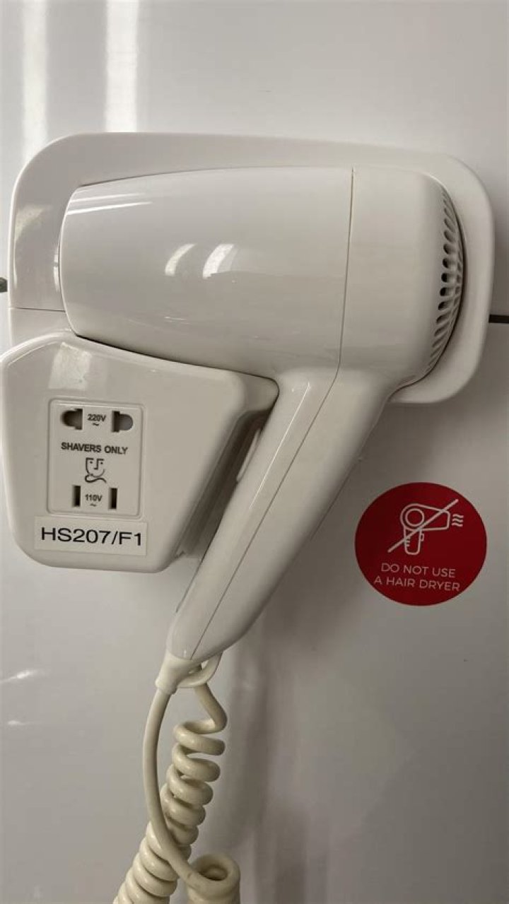 Is there hairdryers in premier inns?