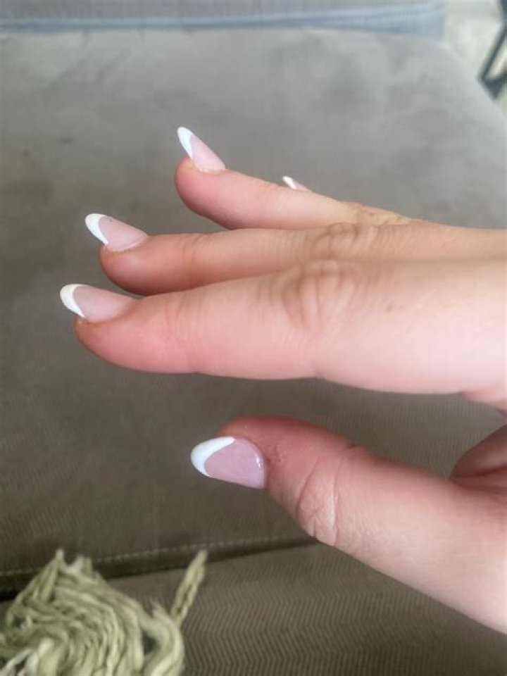 Should fingernails be white or pink?