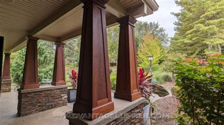 Should ipe be stained?